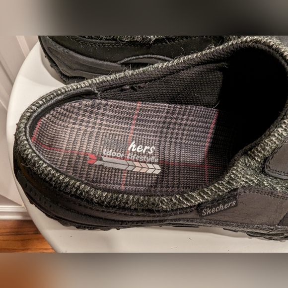 Sleek Skechers Outdoor Lifestyle Slip-Ons: Women's Size 9.5 - Picture 5 of 5